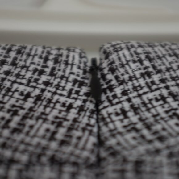 Tahari Arthur s. levine black and white tweed skirt size 12 - Picture 5 of 9